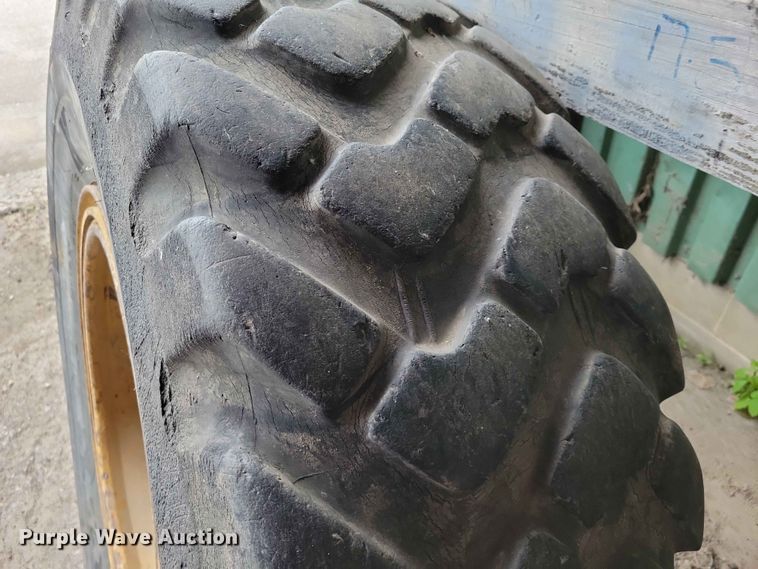 image for item DZ7332 (9) 17.5R25 tires and wheels