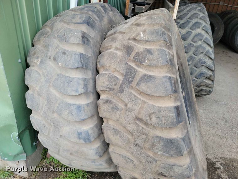 image for item DZ7332 (9) 17.5R25 tires and wheels