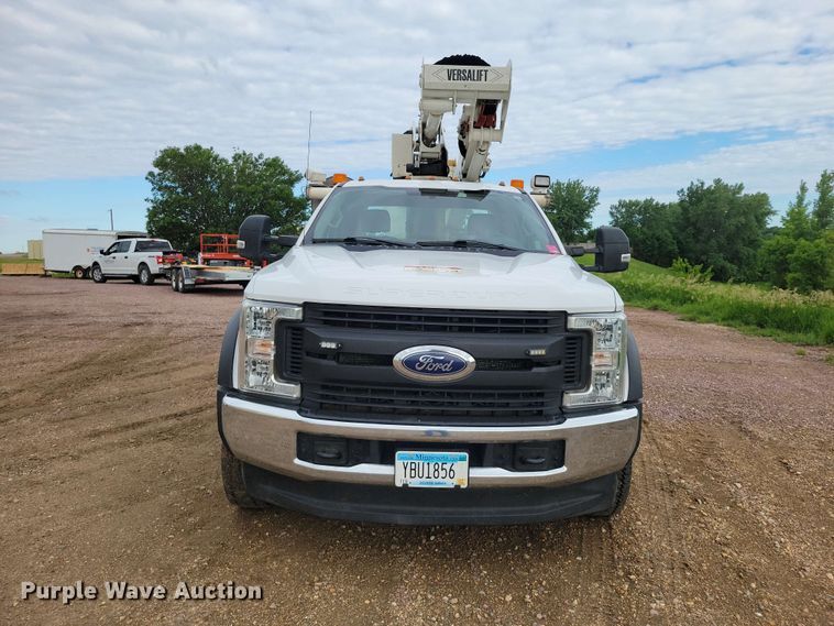 image for item DZ7334 2017 Ford F550 bucket truck
