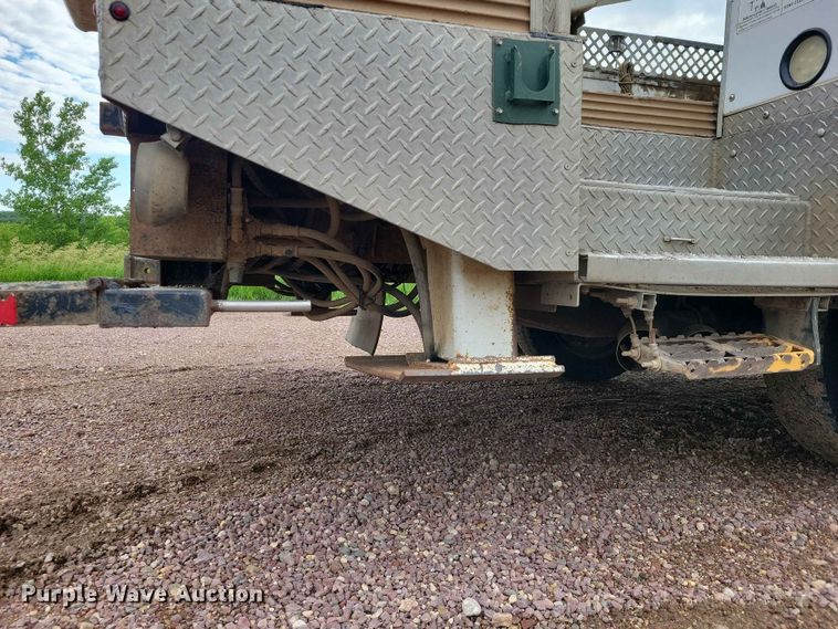 image for item DZ7334 2017 Ford F550 bucket truck