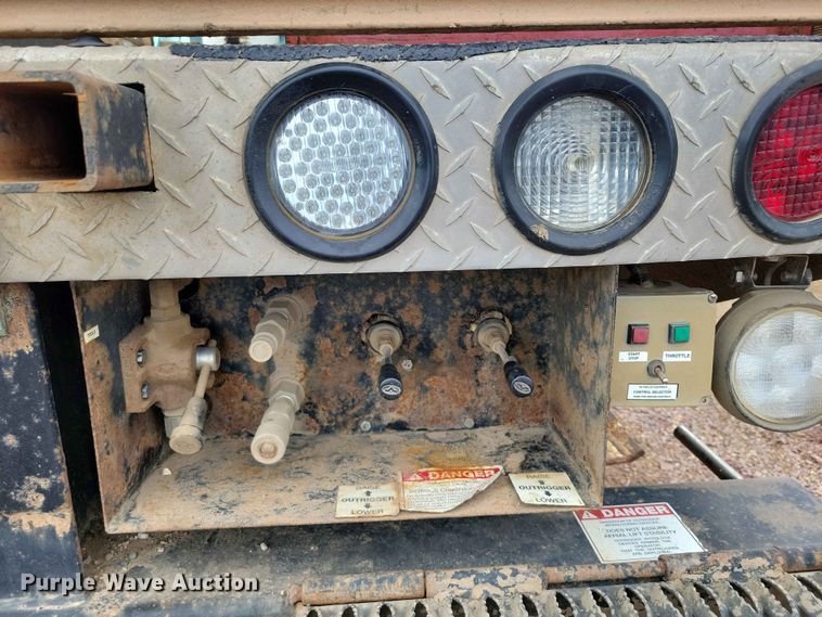 image for item DZ7334 2017 Ford F550 bucket truck