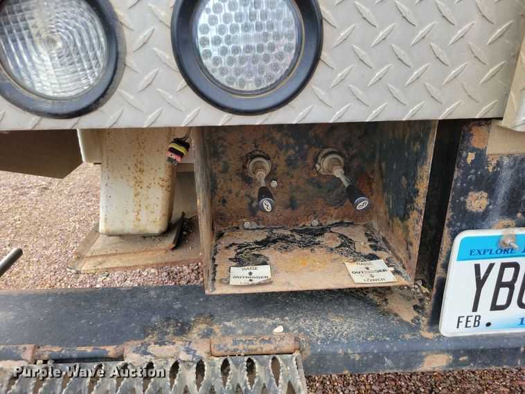 image for item DZ7334 2017 Ford F550 bucket truck