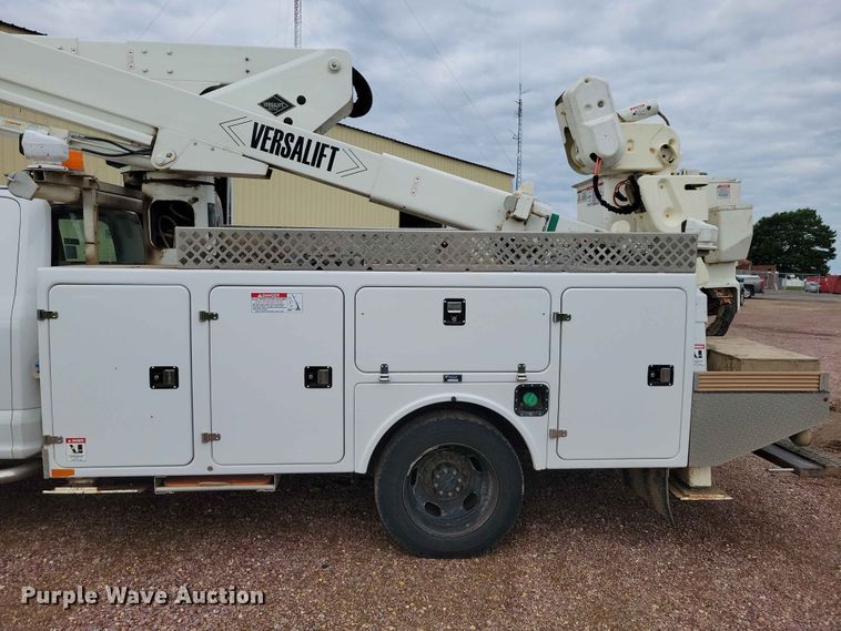 image for item DZ7334 2017 Ford F550 bucket truck