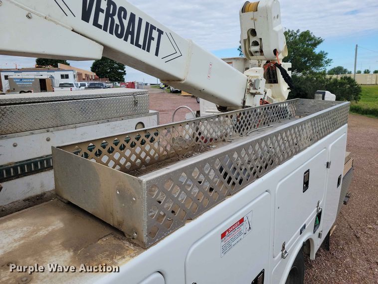 image for item DZ7334 2017 Ford F550 bucket truck