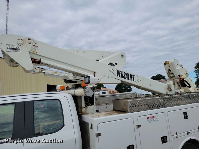 image for item DZ7334 2017 Ford F550 bucket truck
