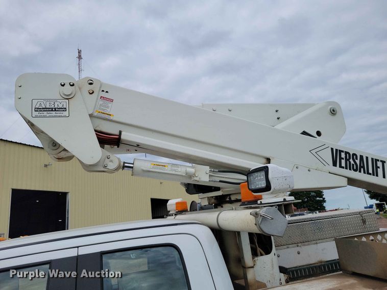 image for item DZ7334 2017 Ford F550 bucket truck