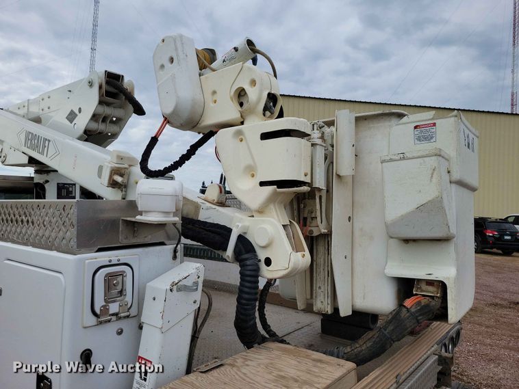 image for item DZ7334 2017 Ford F550 bucket truck