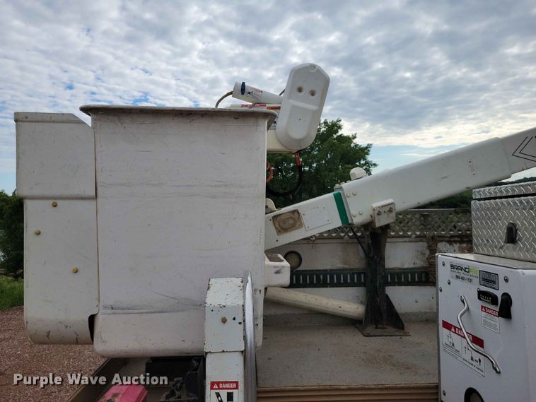image for item DZ7334 2017 Ford F550 bucket truck