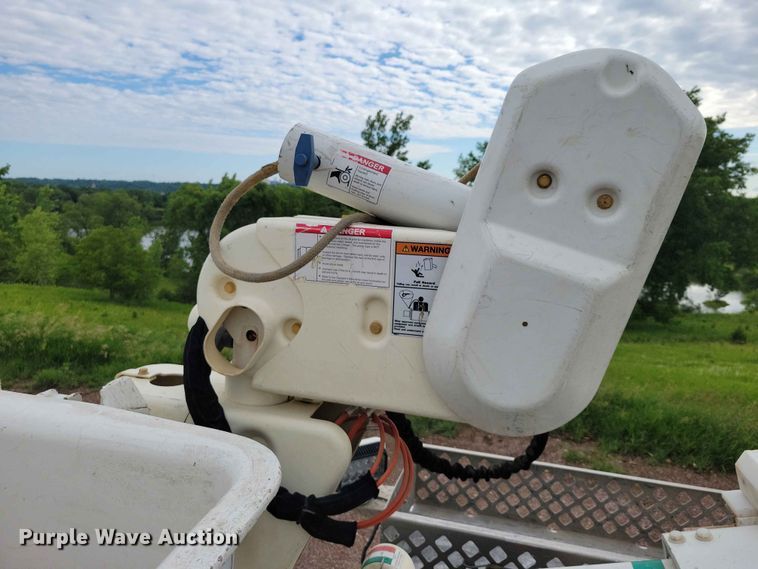 image for item DZ7334 2017 Ford F550 bucket truck