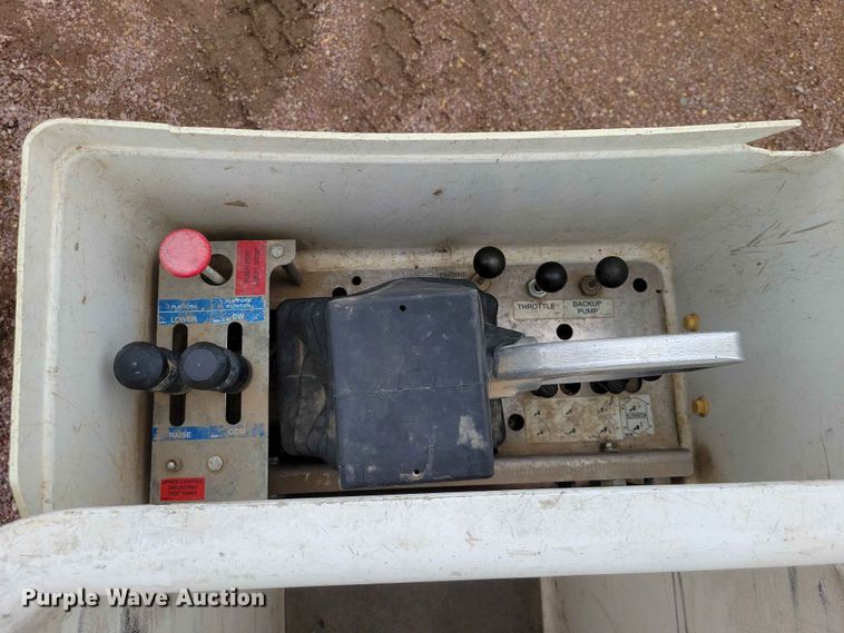 image for item DZ7334 2017 Ford F550 bucket truck