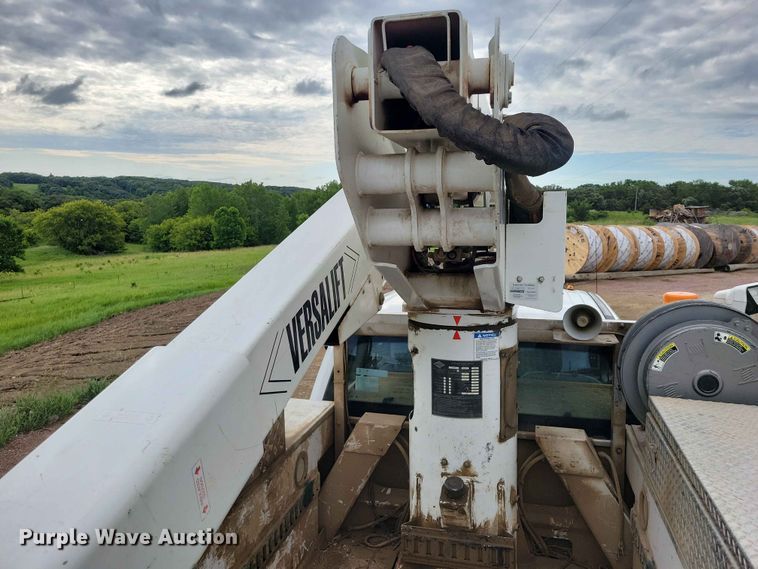 image for item DZ7334 2017 Ford F550 bucket truck