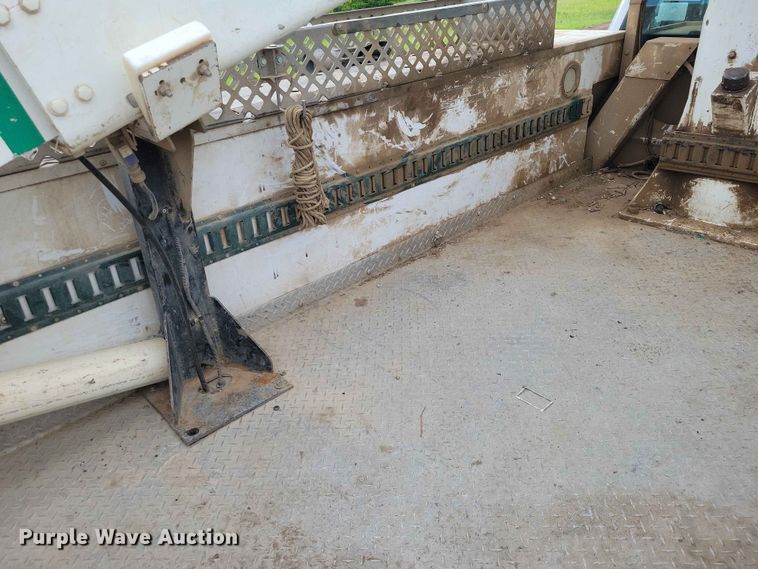 image for item DZ7334 2017 Ford F550 bucket truck