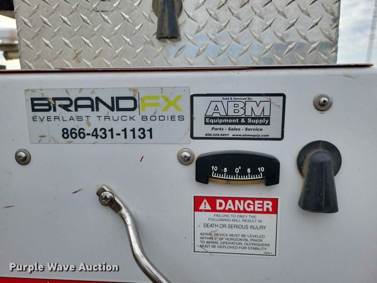 image for item DZ7334 2017 Ford F550 bucket truck
