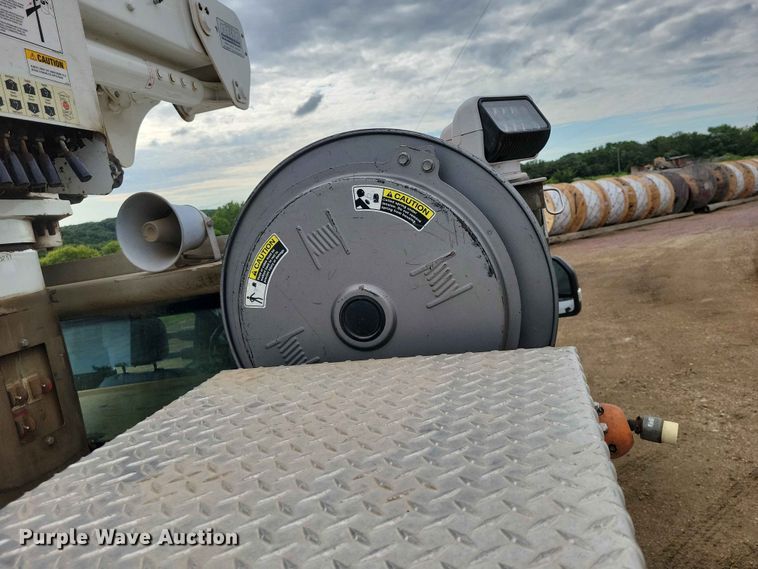 image for item DZ7334 2017 Ford F550 bucket truck