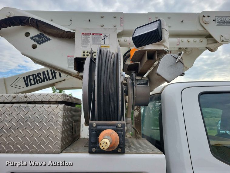 image for item DZ7334 2017 Ford F550 bucket truck