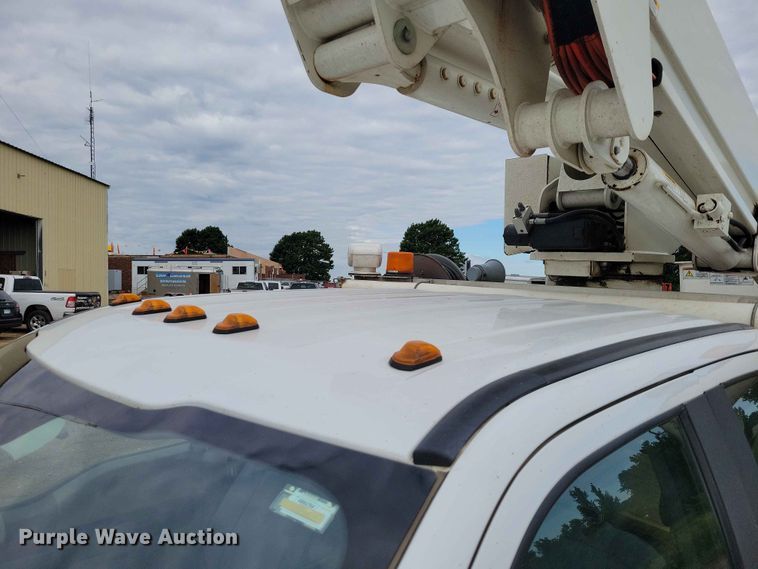 image for item DZ7334 2017 Ford F550 bucket truck
