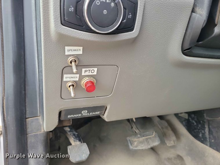 image for item DZ7334 2017 Ford F550 bucket truck