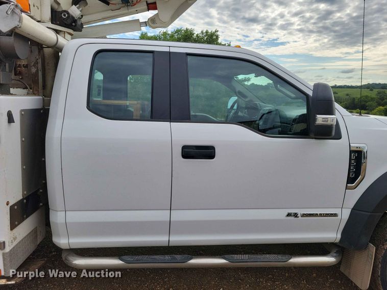 image for item DZ7334 2017 Ford F550 bucket truck
