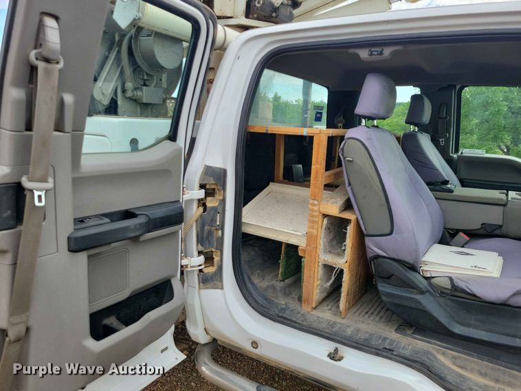 image for item DZ7334 2017 Ford F550 bucket truck