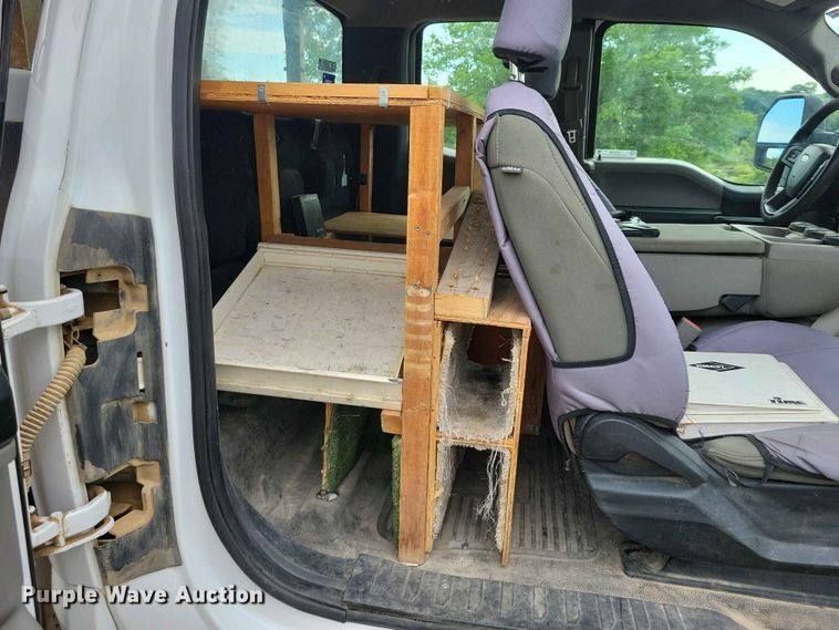 image for item DZ7334 2017 Ford F550 bucket truck