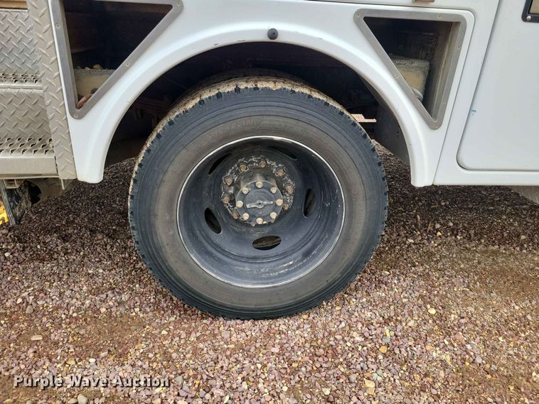 image for item DZ7334 2017 Ford F550 bucket truck