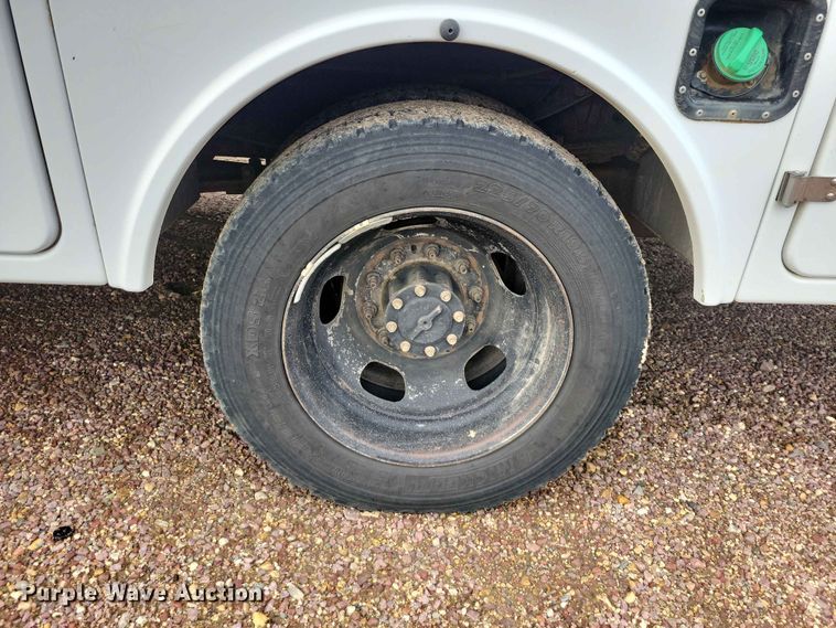 image for item DZ7334 2017 Ford F550 bucket truck