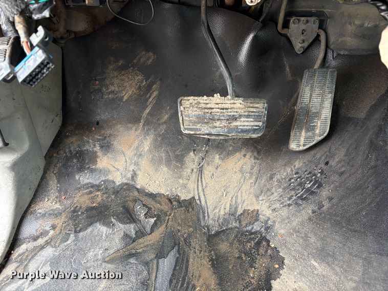 image for item EC8357 1998 Chevrolet C3500 dump truck
