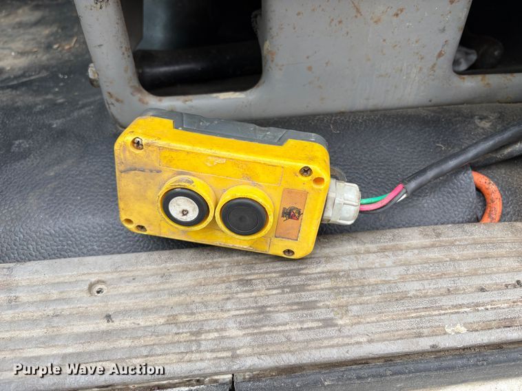 image for item EC8357 1998 Chevrolet C3500 dump truck