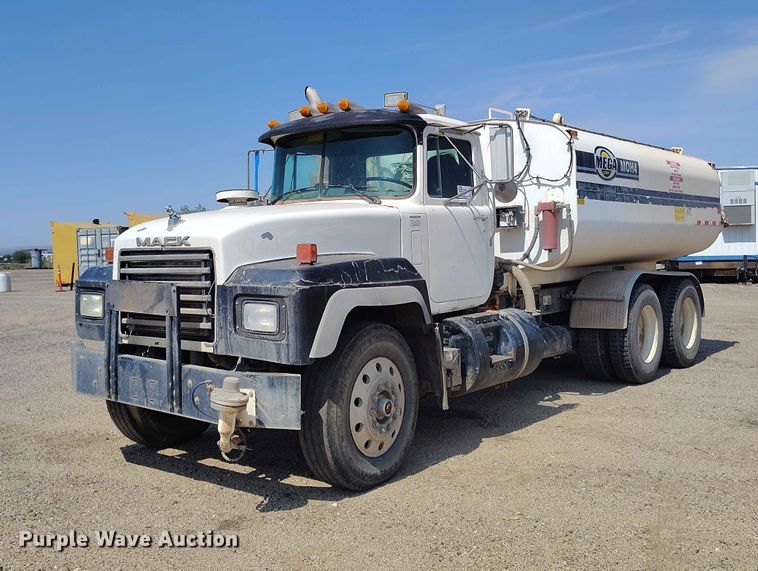 image for item ED0158 1995 Mack RD600 water truck