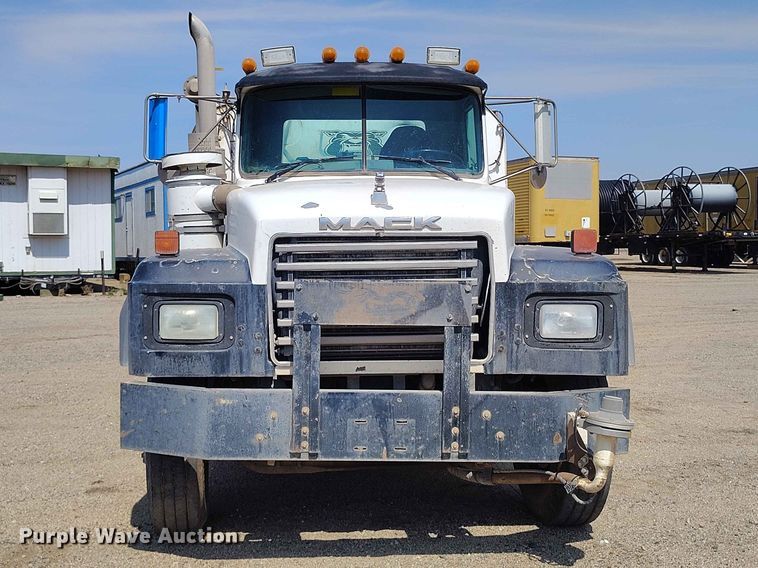 image for item ED0158 1995 Mack RD600 water truck