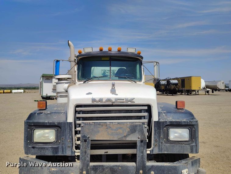 image for item ED0158 1995 Mack RD600 water truck