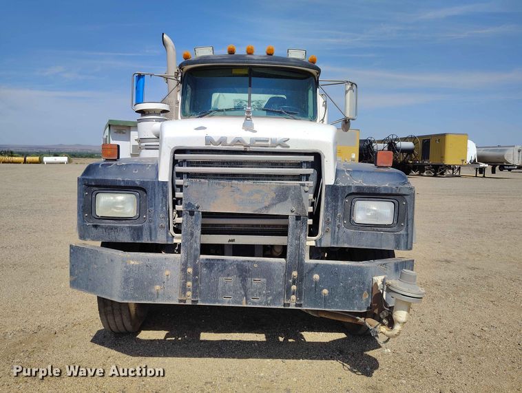 image for item ED0158 1995 Mack RD600 water truck