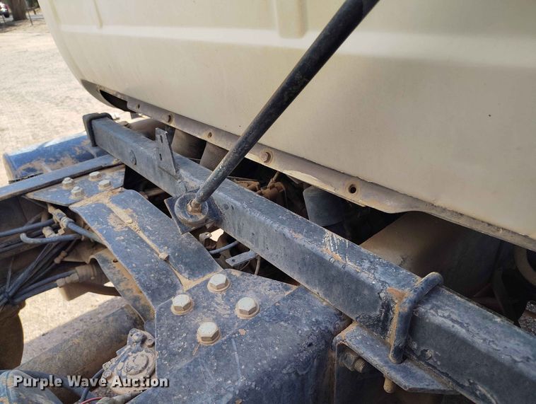 image for item ED0158 1995 Mack RD600 water truck