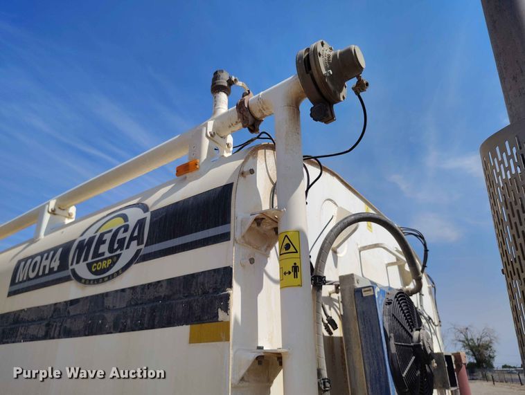 image for item ED0158 1995 Mack RD600 water truck