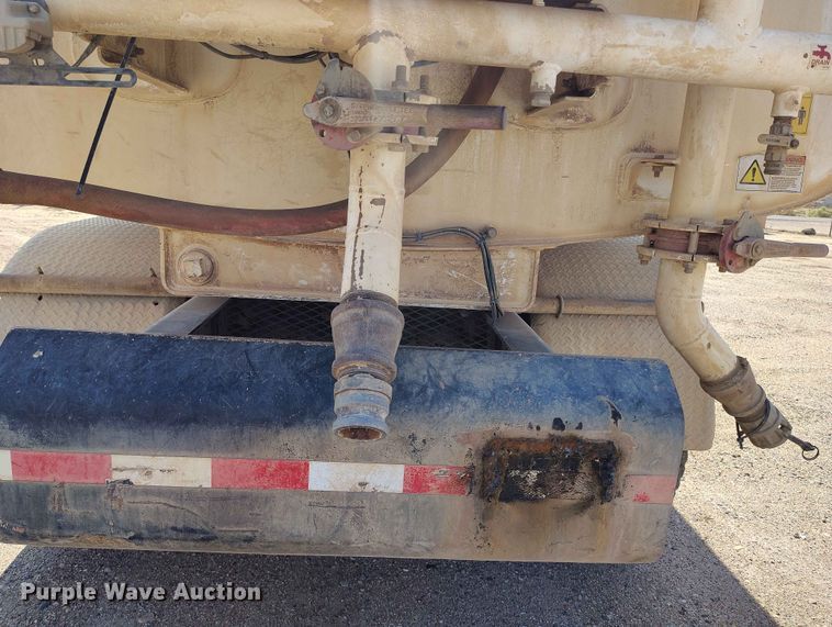 image for item ED0158 1995 Mack RD600 water truck