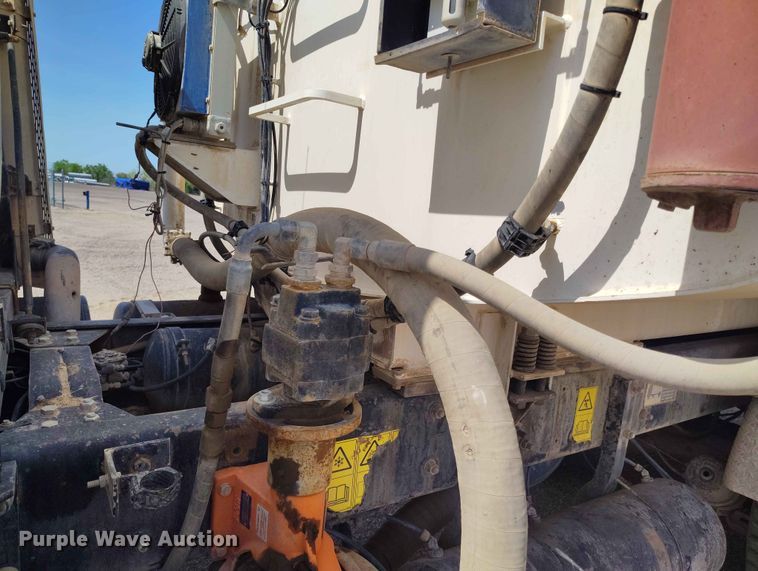 image for item ED0158 1995 Mack RD600 water truck