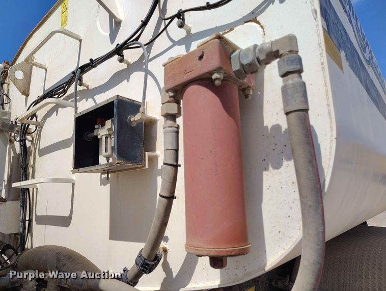 image for item ED0158 1995 Mack RD600 water truck