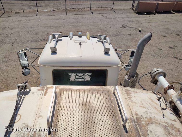 image for item ED0158 1995 Mack RD600 water truck