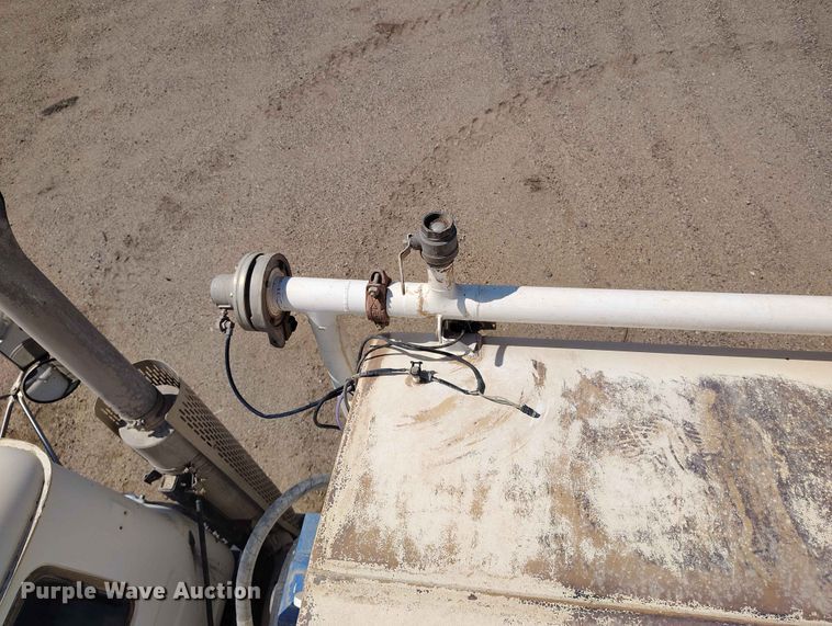 image for item ED0158 1995 Mack RD600 water truck