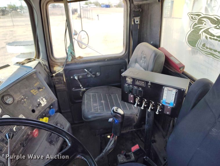 image for item ED0158 1995 Mack RD600 water truck