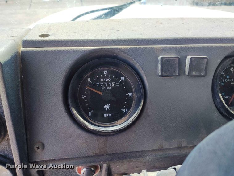 image for item ED0158 1995 Mack RD600 water truck