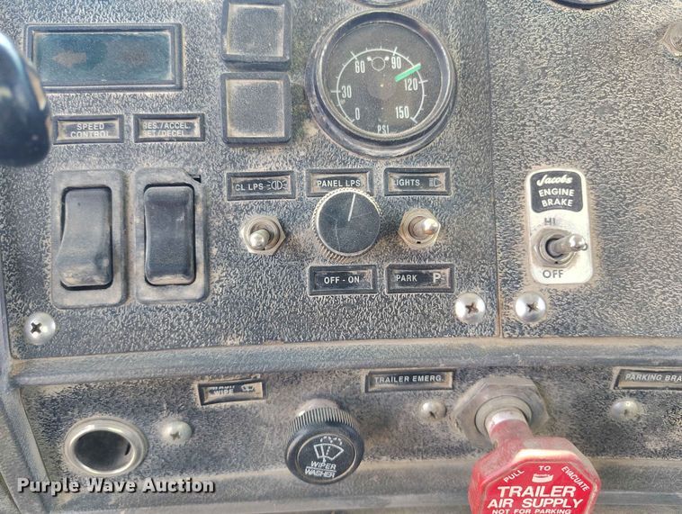 image for item ED0158 1995 Mack RD600 water truck