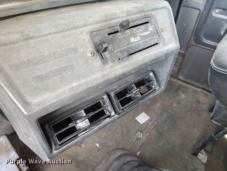 image for item ED0158 1995 Mack RD600 water truck