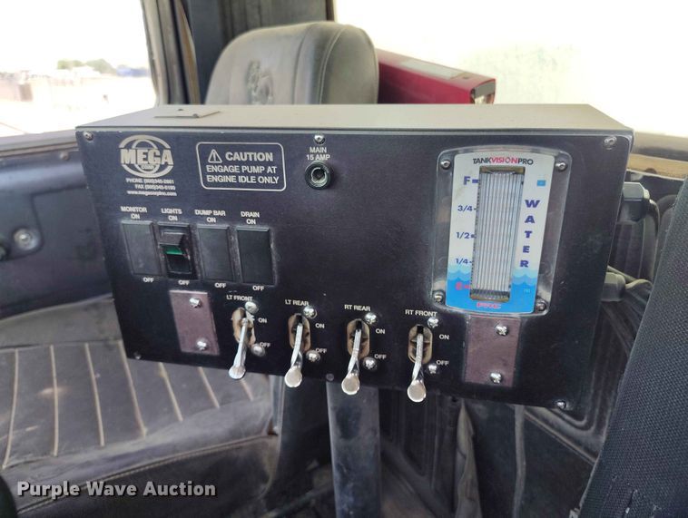 image for item ED0158 1995 Mack RD600 water truck