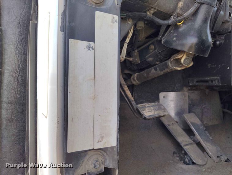 image for item ED0158 1995 Mack RD600 water truck