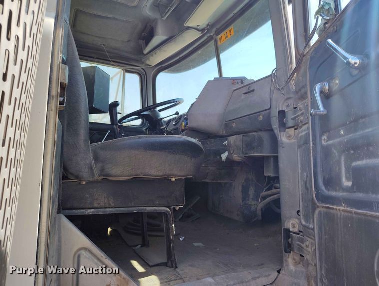 image for item ED0158 1995 Mack RD600 water truck