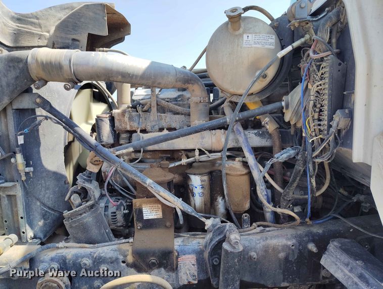 image for item ED0158 1995 Mack RD600 water truck