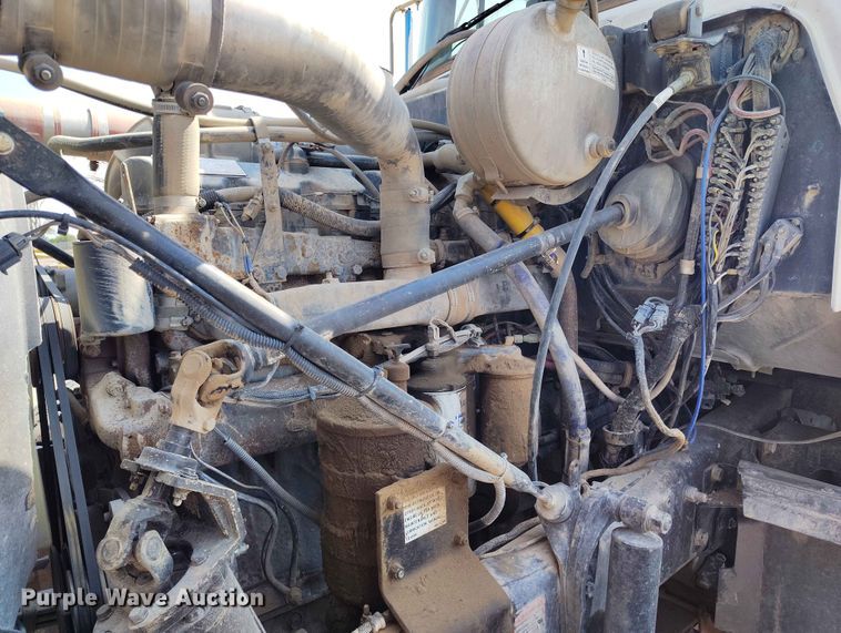 image for item ED0158 1995 Mack RD600 water truck