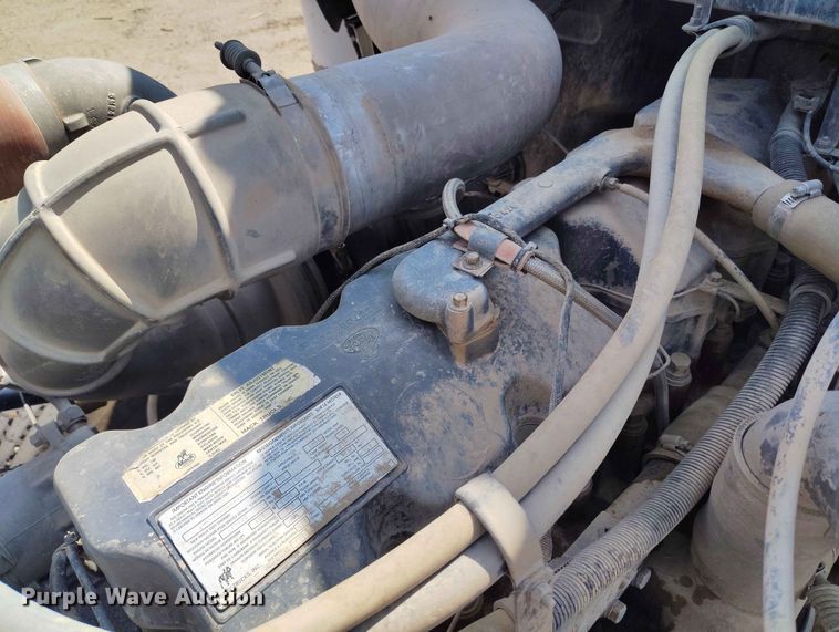image for item ED0158 1995 Mack RD600 water truck