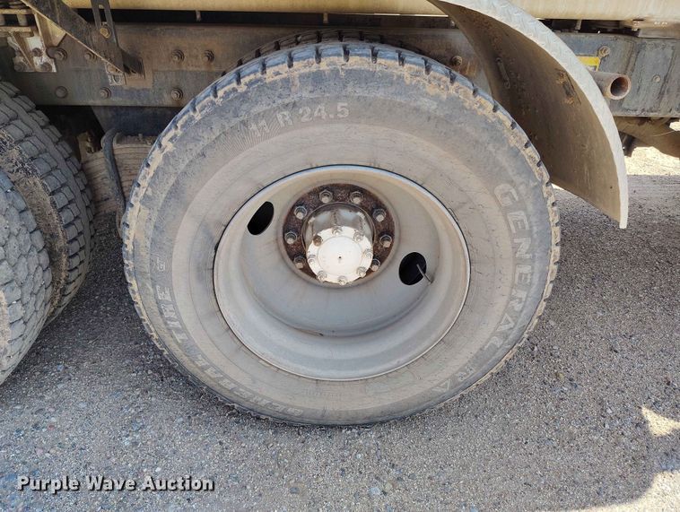 image for item ED0158 1995 Mack RD600 water truck